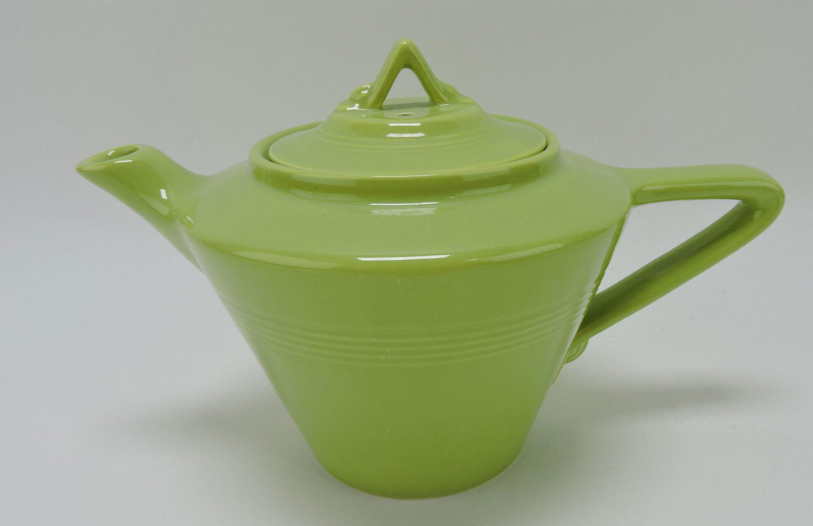 Harlequin teapot, chartreuse (1 of 1)