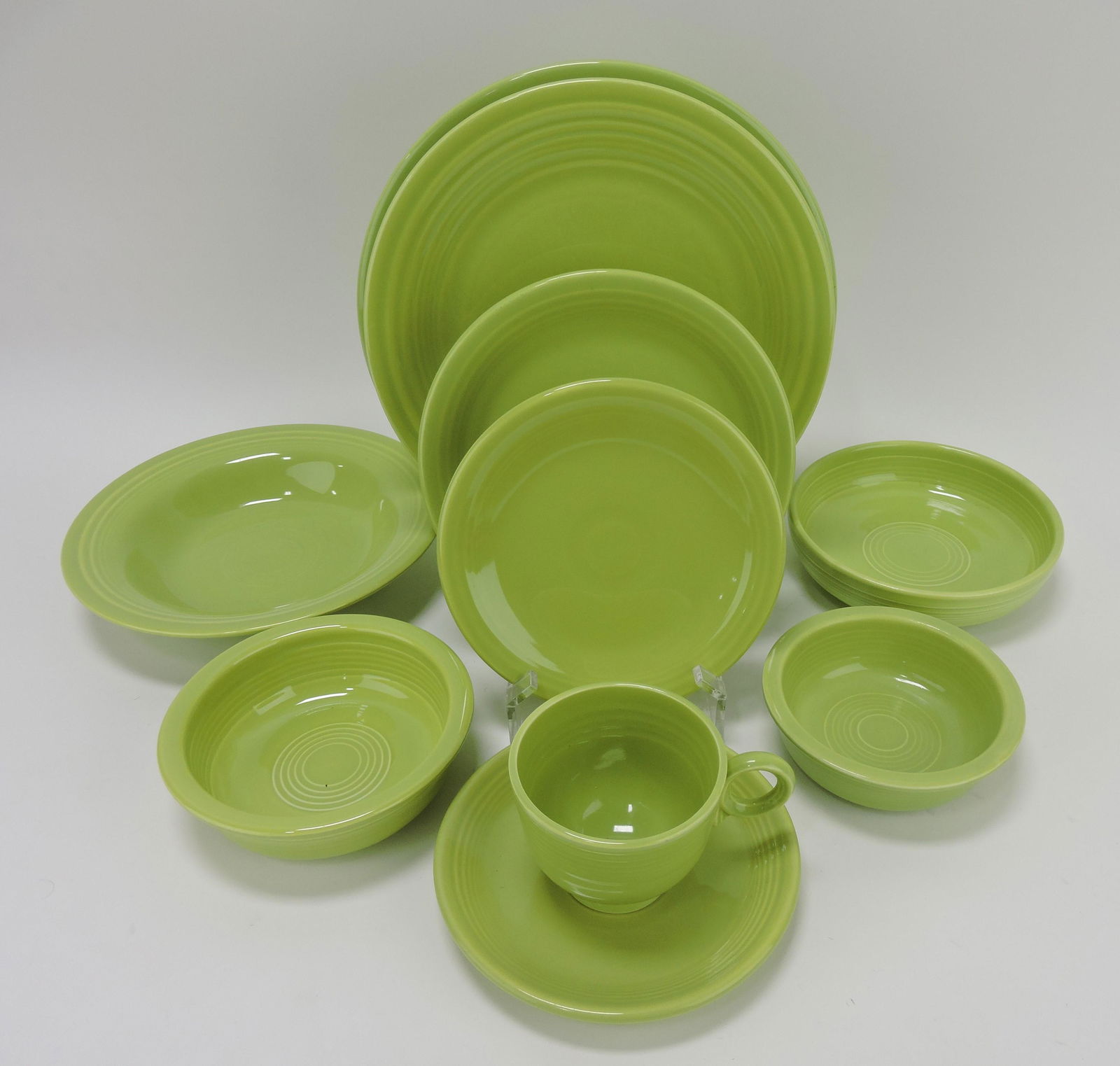 Fiesta 10 pc place settiing, chartreuse (1 of 1)