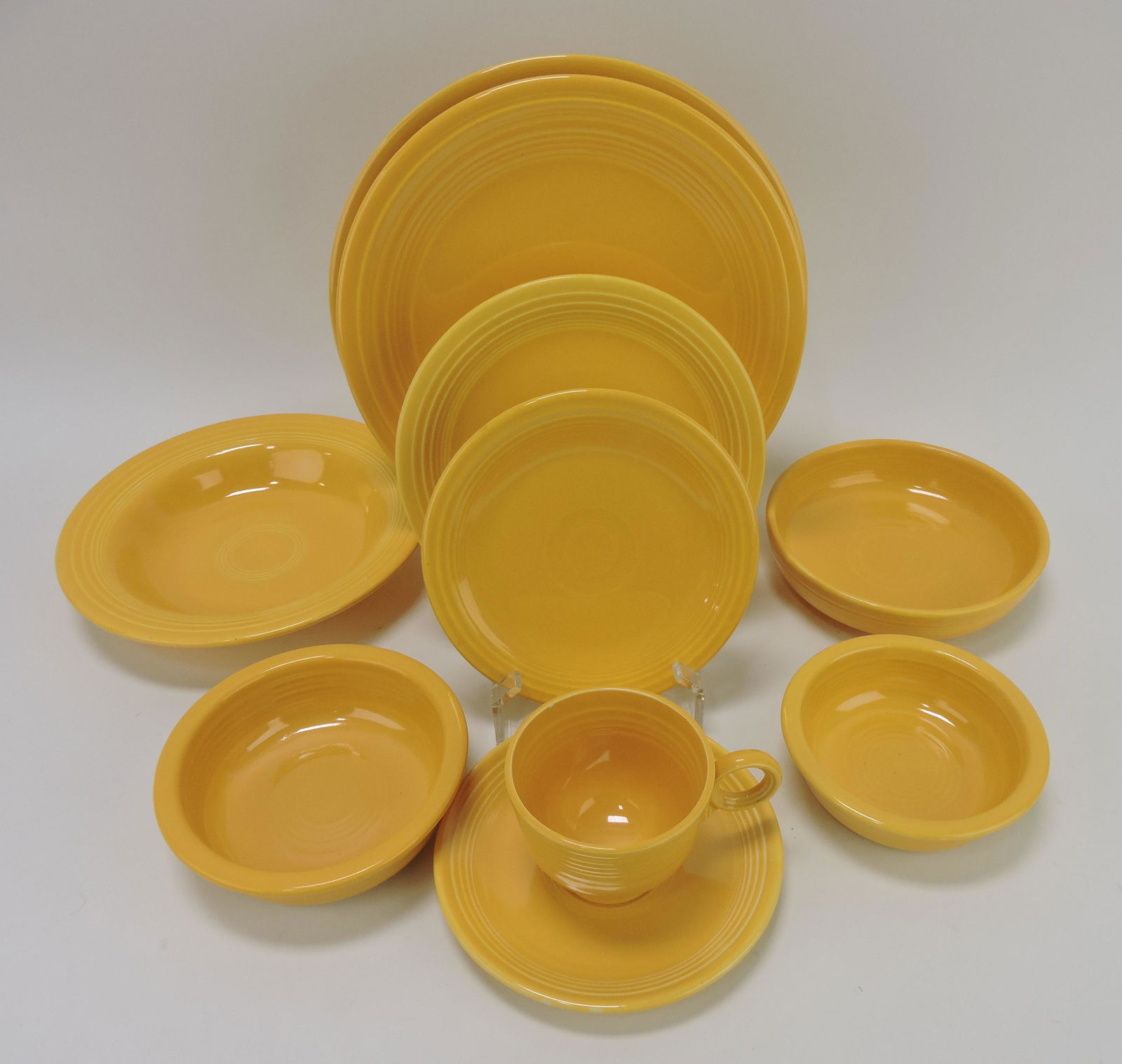 Fiesta 10 pc place settiing, yellow (1 of 1)