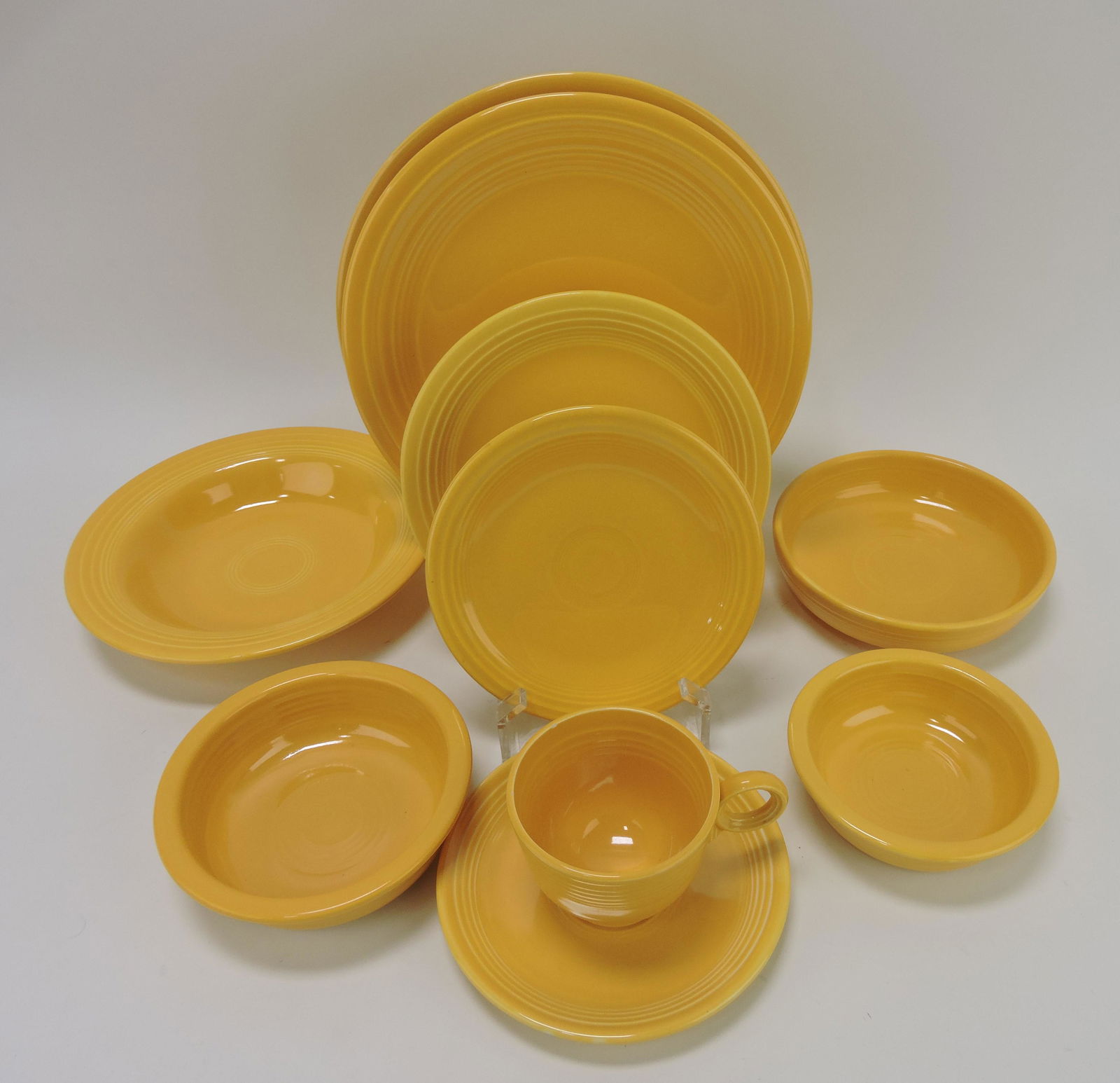 Fiesta 10 pc place settiing, yellow (1 of 1)