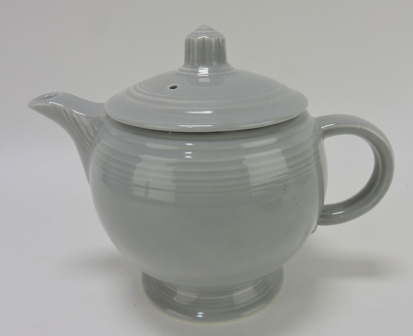 Fiesta medium teapot, gray (1 of 1)