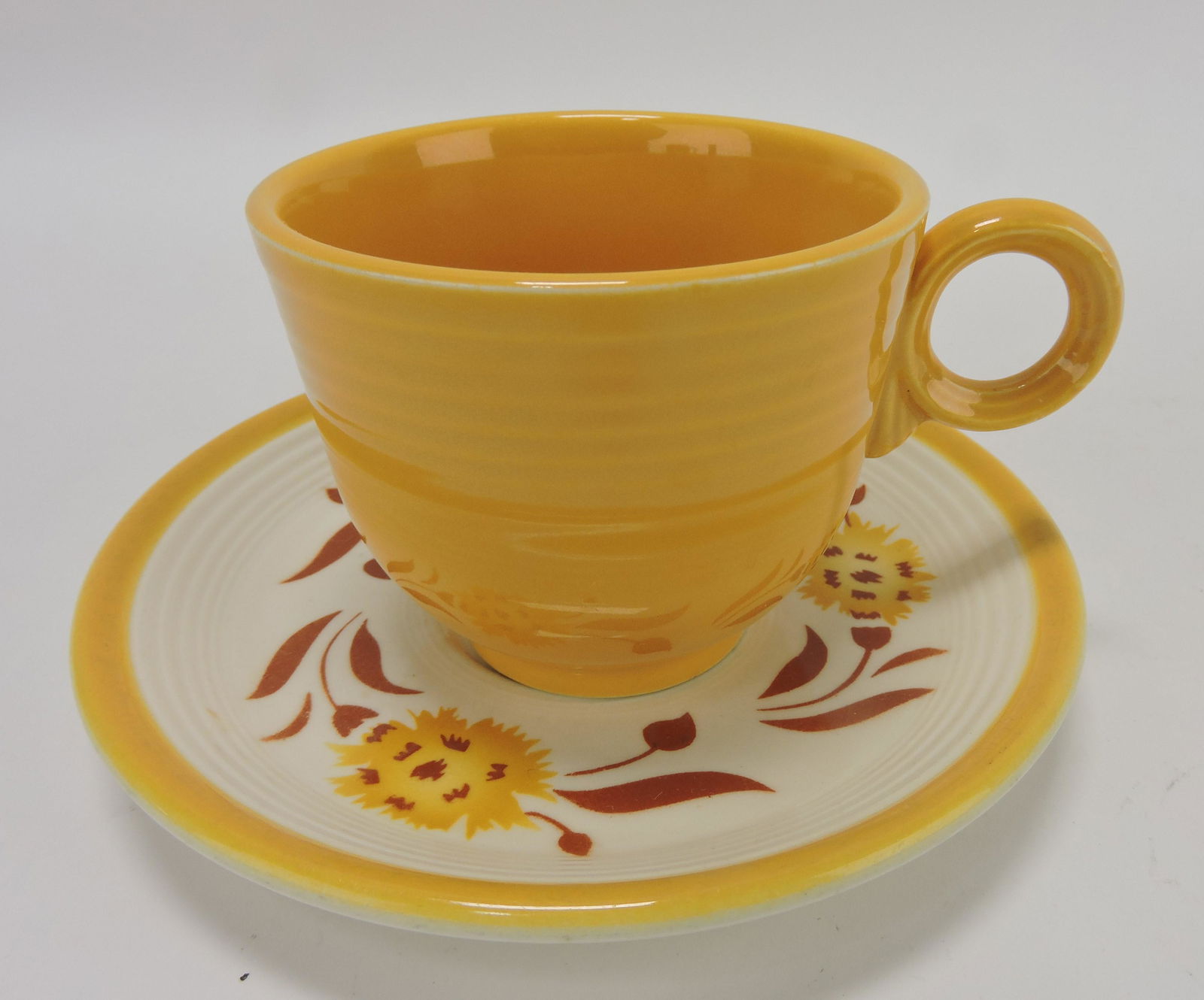 Fiesta set of 5 yellow carnation: saucers and 5 yellow cups