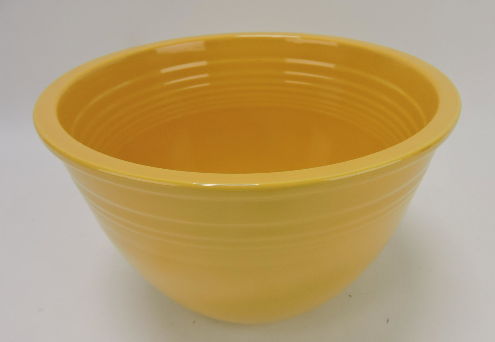 Fiesta #5 mixing bowl, yellow, nick: .