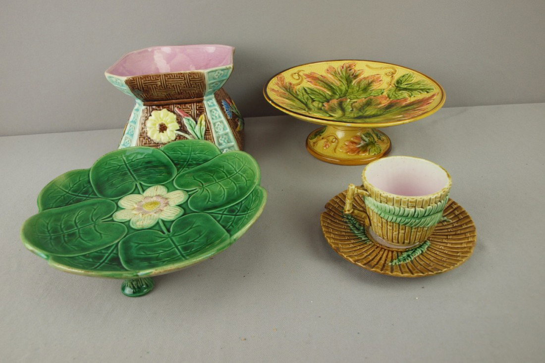 Majolica lot of 4 pieces - 2 compotes, spittoon, a: Majolica lot of 4 pieces - 2 compotes, spittoon, and cup/saucer, various condition
