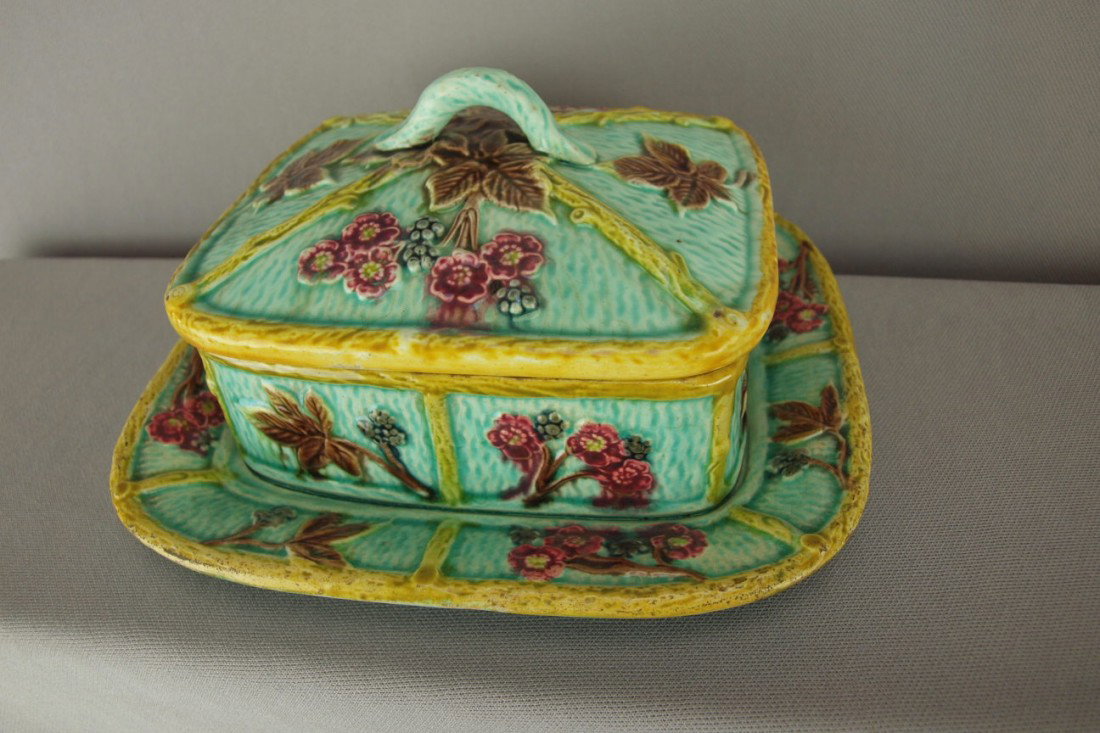 Majolica blackberry and branch sardine box with at: Majolica blackberry and branch sardine box with attached under tray, 8"l