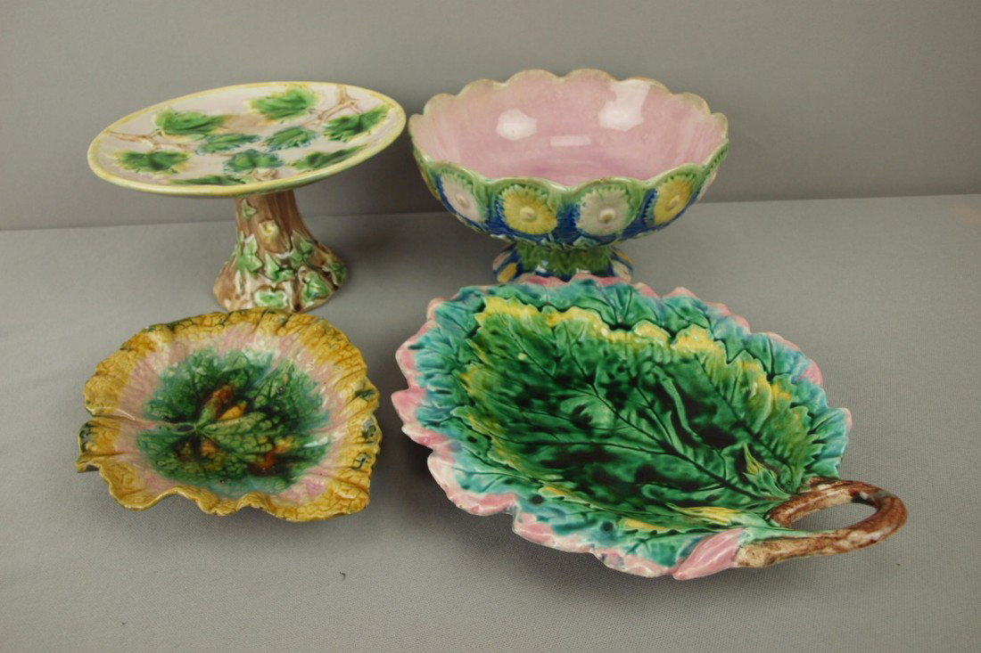 ETRUSCAN lot of 4 pieces - daisy comport, maple le: ETRUSCAN lot of 4 pieces - daisy comport, maple leaf cake stand, begonia leaf and oak leaf tray, nice lot