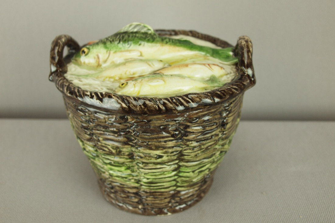 Continental majolica basket of fish humidor, 4 1/2: Continental majolica basket of fish humidor, 4 1/2"h