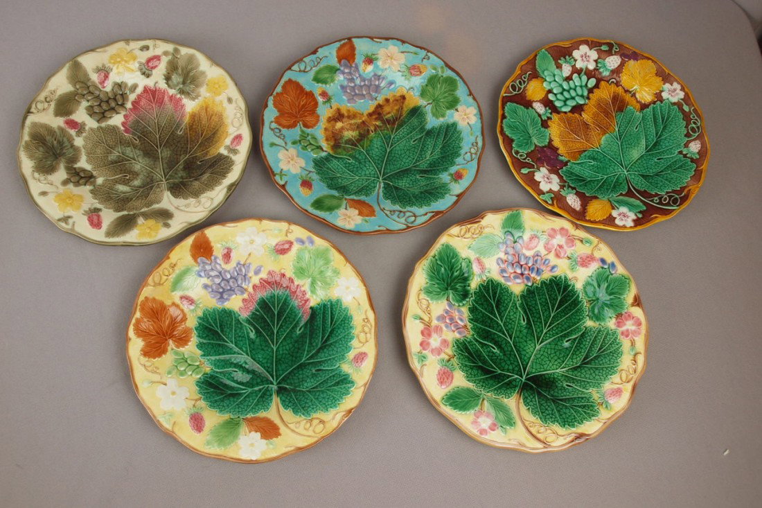 WEDGWOOD set of 5 majolica strawberry and grape p: WEDGWOOD set of 5 majolica strawberry and grape plates, 2 yellow, brown, turquoise and white, one yellow with rim repair, minor hairline to turquoise