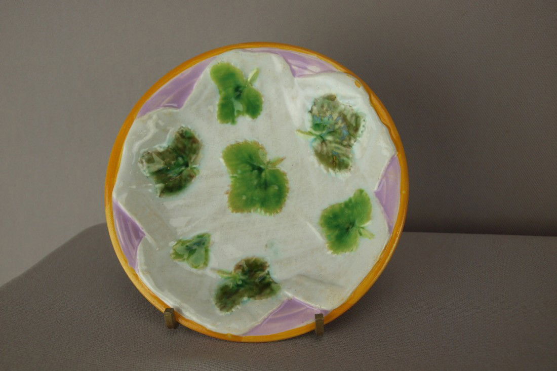 GEORGE JONES napkin strawberry dish with pink grou: GEORGE JONES napkin strawberry dish with pink ground, nice color, 5 1/2"