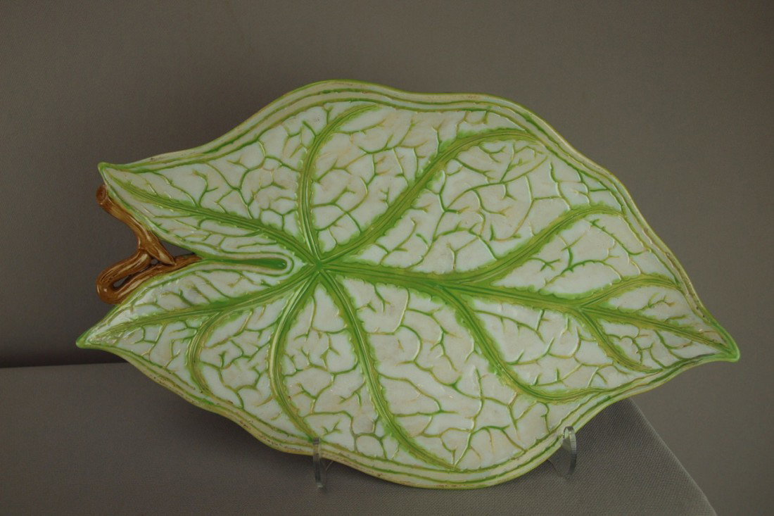 GEORGE JONES Caladium leaf tray, 13", minor repair: GEORGE JONES Caladium leaf tray, 13", minor repair to tip