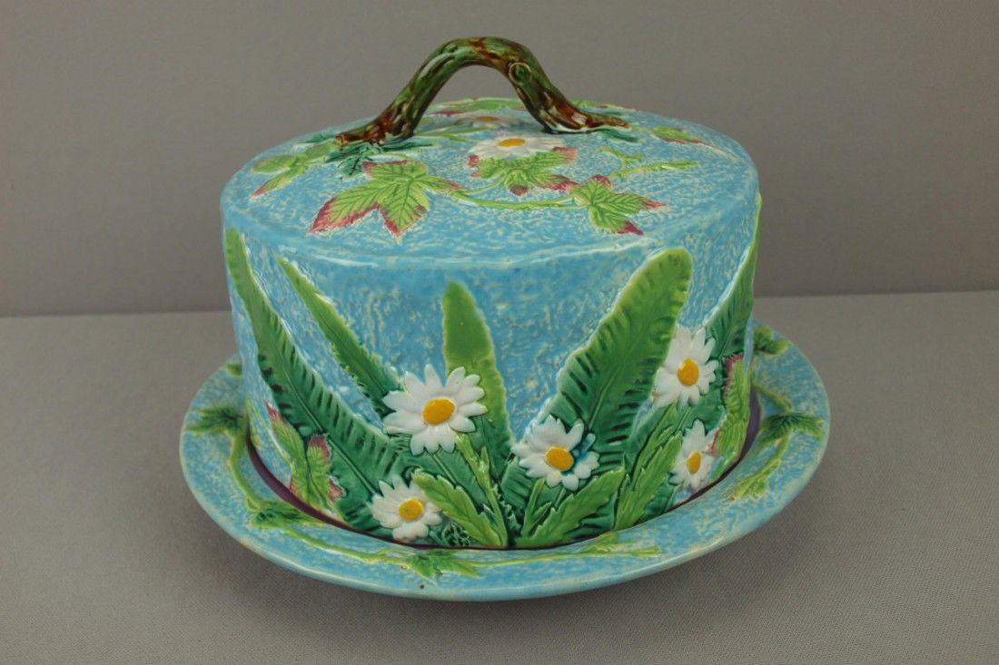 GEORGE JONES turquoise majolica daisy cheese keepe: GEORGE JONES turquoise majolica daisy cheese keeper, great color and detail, 7"h, 10 1/4"d