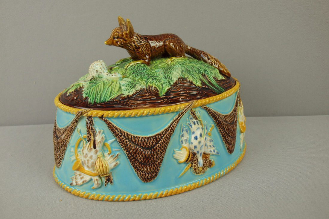GEORGE JONES majolica fox game dish with fox on co: GEORGE JONES majolica fox game dish with fox on cover, base decorated with game and net, ref: Karmason-Stacke p. 94, 10 1/2", 7 1/2"h, professional repair to fox's ears