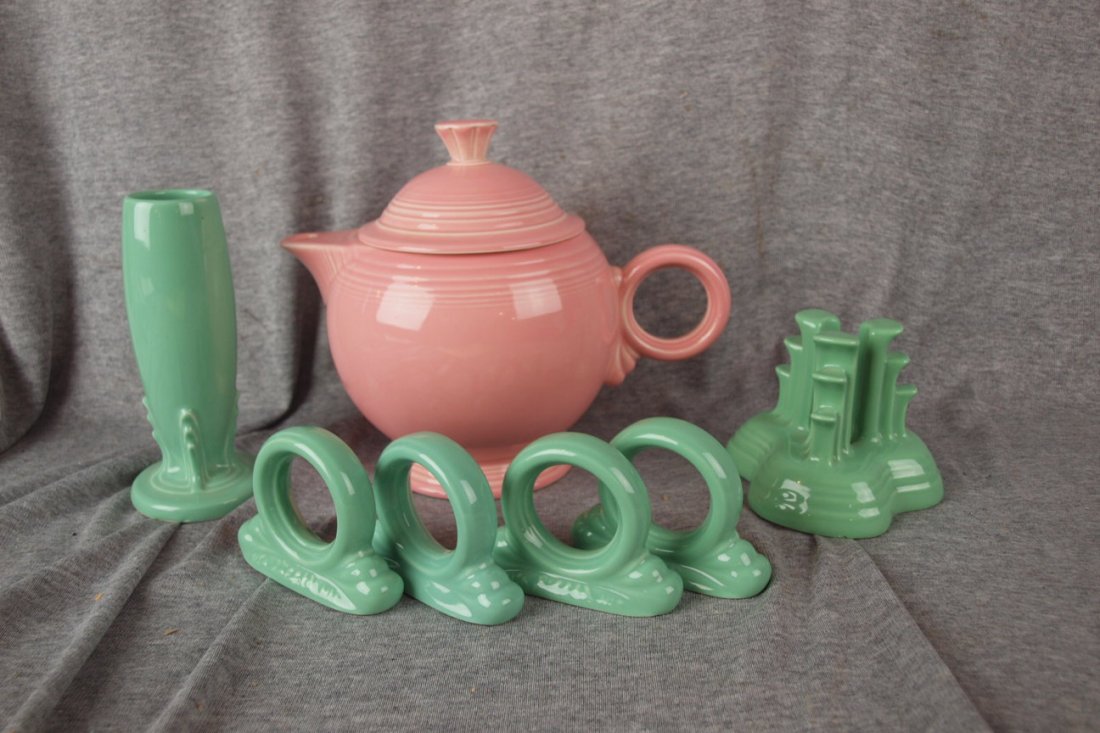Fiesta Post 86 lot of 7 pieces rose teapot, Seamis: Fiesta Post 86 lot of 7 pieces rose teapot, Seamist - pyramid candle holder, bud vase and 4 napkin rings