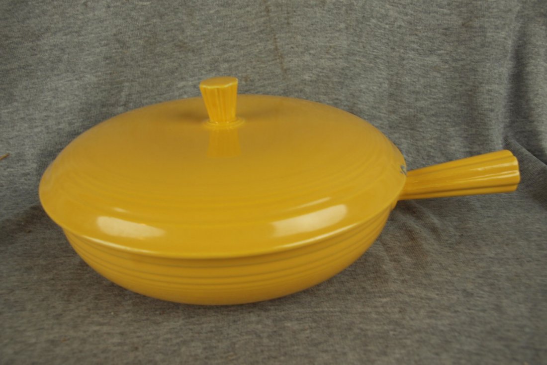 Fiesta French casserole, rim repair to lid : Fiesta French casserole, rim repair to lid