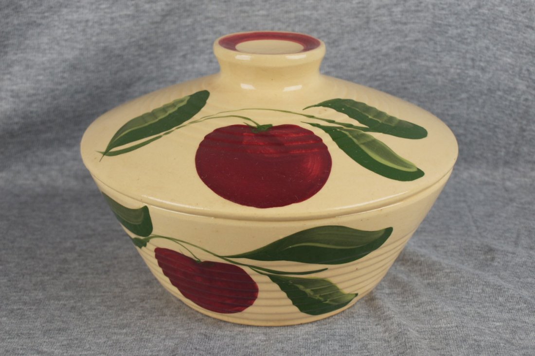 Watt Pottery apple covered casserole, #601, 8 3/4"d: Watt Pottery apple covered casserole, #601, 8 3/4"d