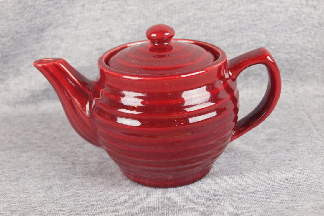 Bauer Pottery small burgandy ringware teapot: Bauer Pottery small burgandy ringware teapot