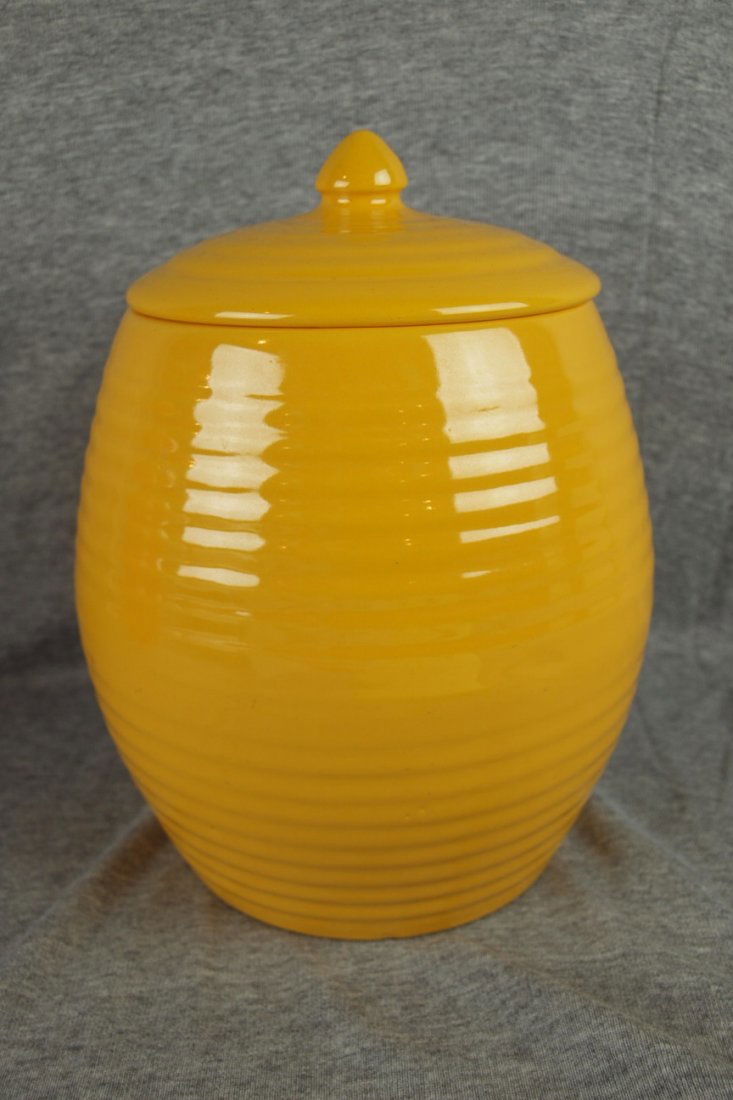Bauer Pottery yellow ringware cookie jar: Bauer Pottery yellow ringware cookie jar