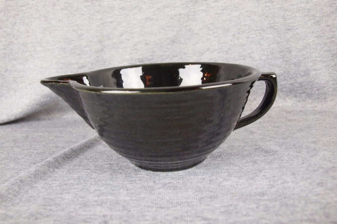 Bauer Pottery Ringware black 1 quart batter bowl: Bauer Pottery Ringware black 1 quart batter bowl