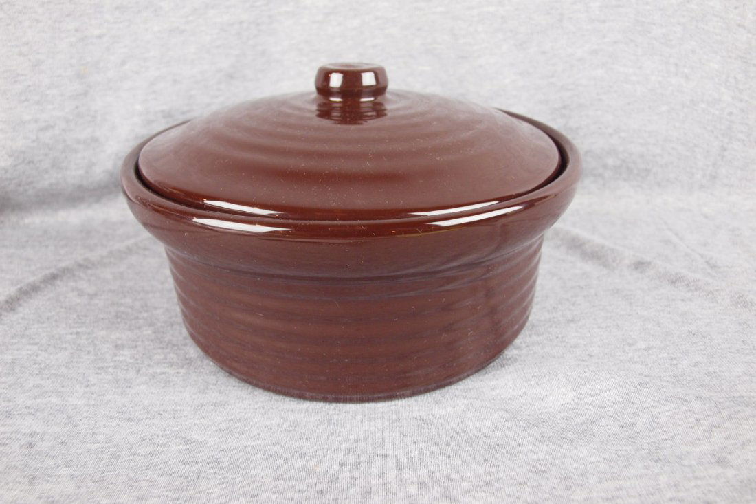 Bauer Pottery Ringware brown casserole: Bauer Pottery Ringware brown casserole