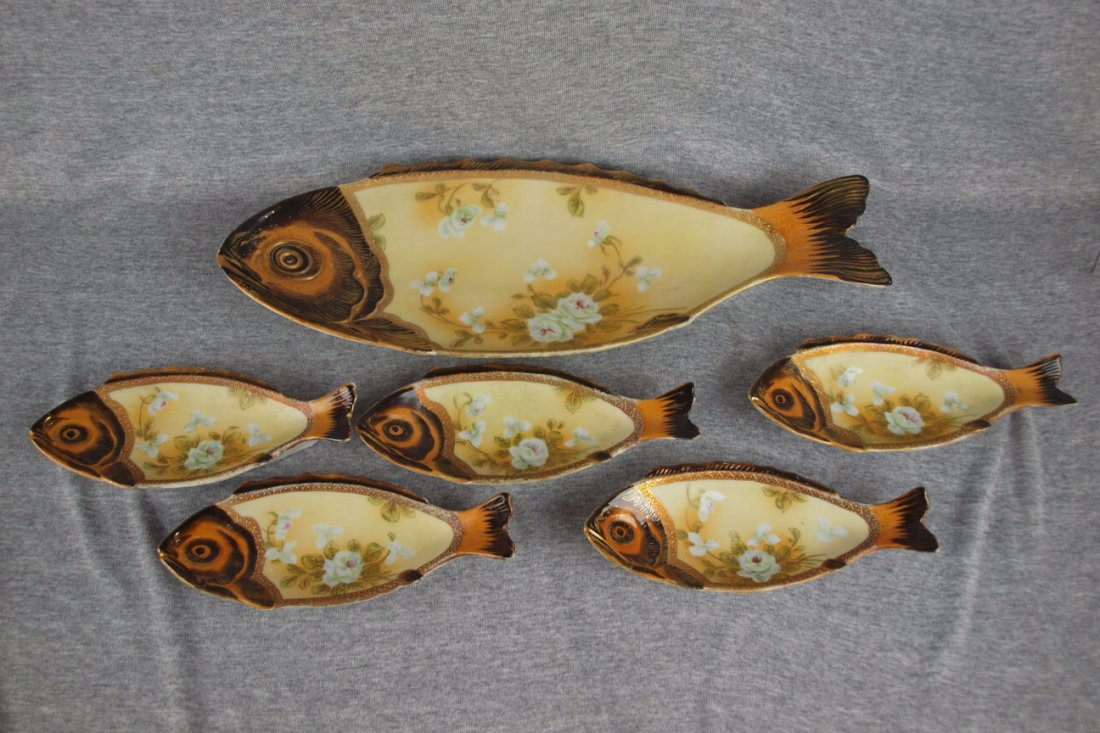Nippon 6 piece fish service set with floral motif,: Nippon 6 piece fish service set with floral motif, 18" fish platter and 5-8 1/2" fish trays, nice set, ref: Gastons 2nd p. 199, rare