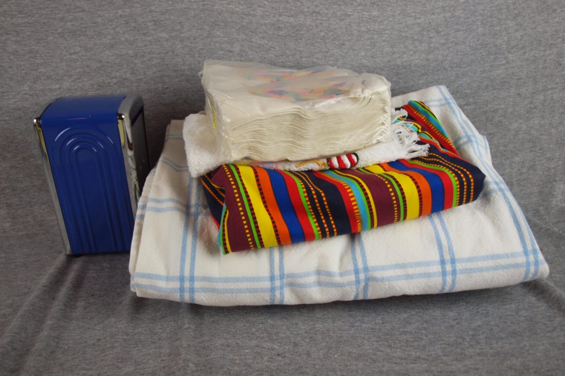 Fiesta Post 86 Sapphire metal napkin dispenser, pa: Fiesta Post 86 Sapphire metal napkin dispenser, pack of napkins and other linens