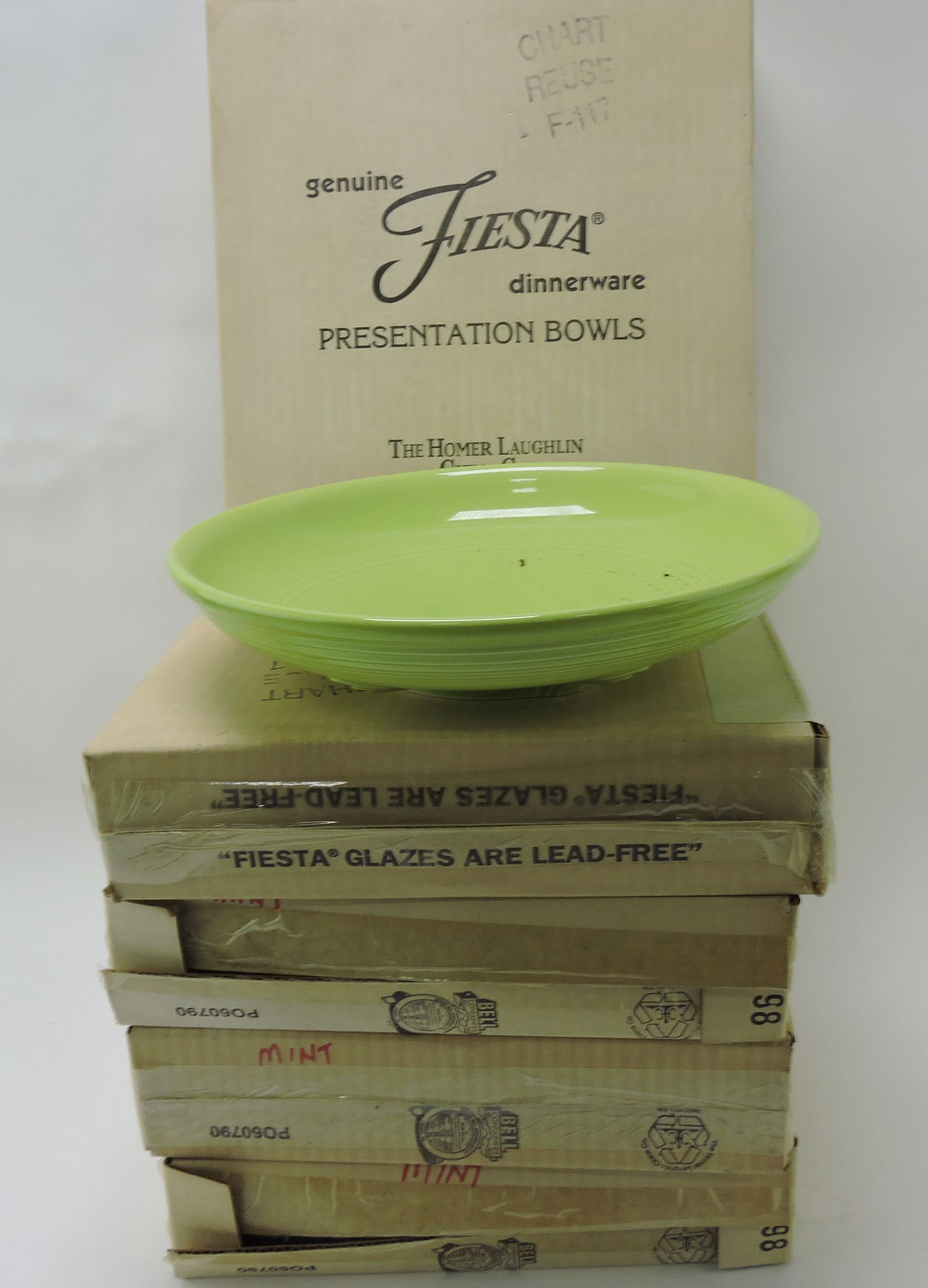 Fiesta Post 86 presentation bowl,: chartreuse, 5, NIB