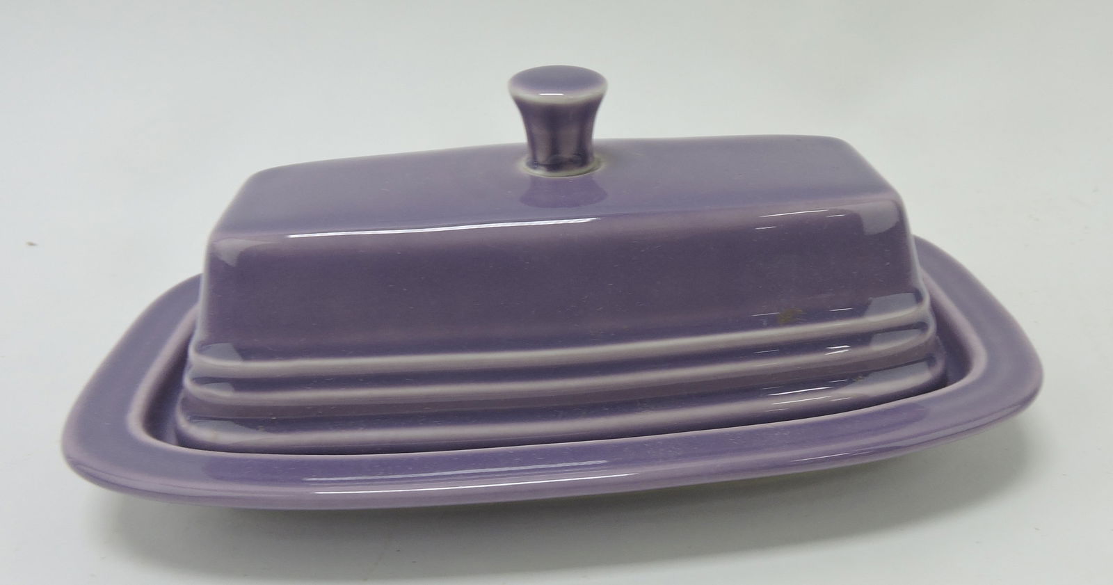Fiesta Post 86 butter dish, lilac (1 of 1)