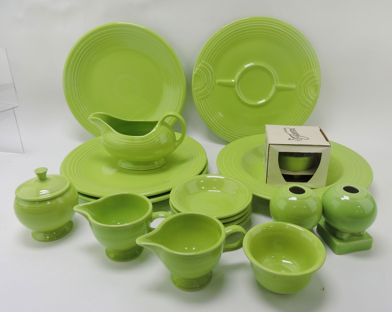 Fiesta Post 86 chartreuse lot  of 17 pcs (1 of 1)