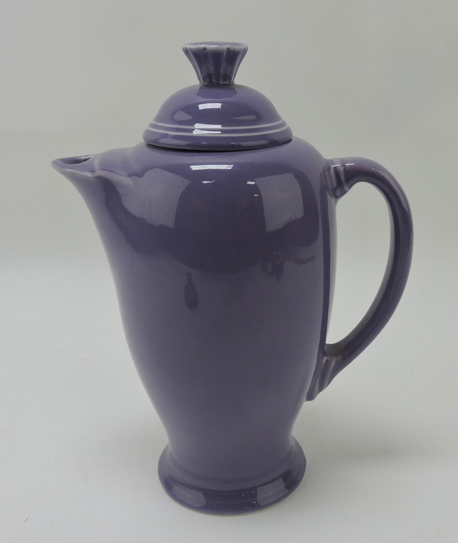 Fiesta Post 86 lilac coffee server (1 of 1)