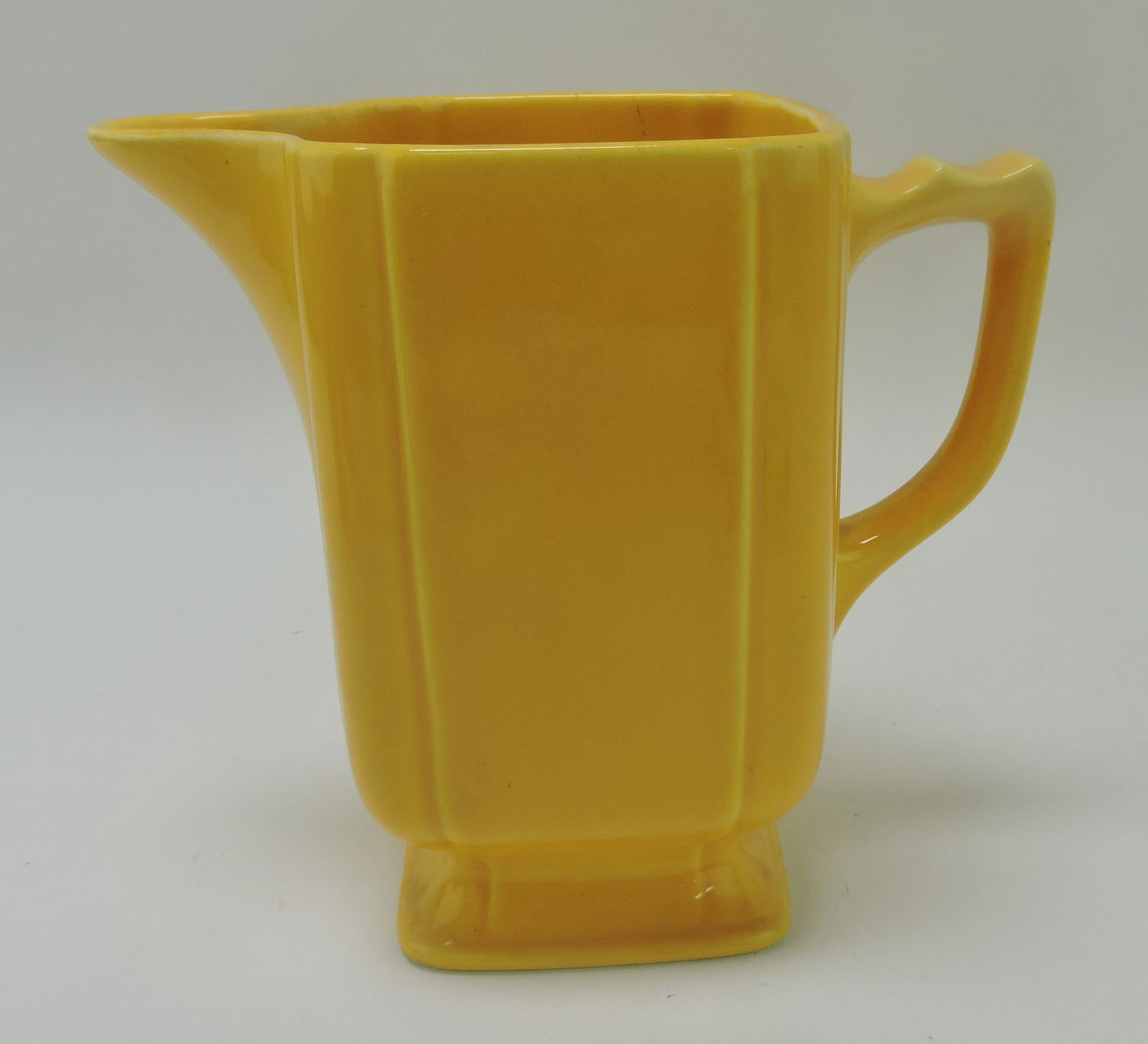 Riviera Century batter jug, yellow, no lid (1 of 1)