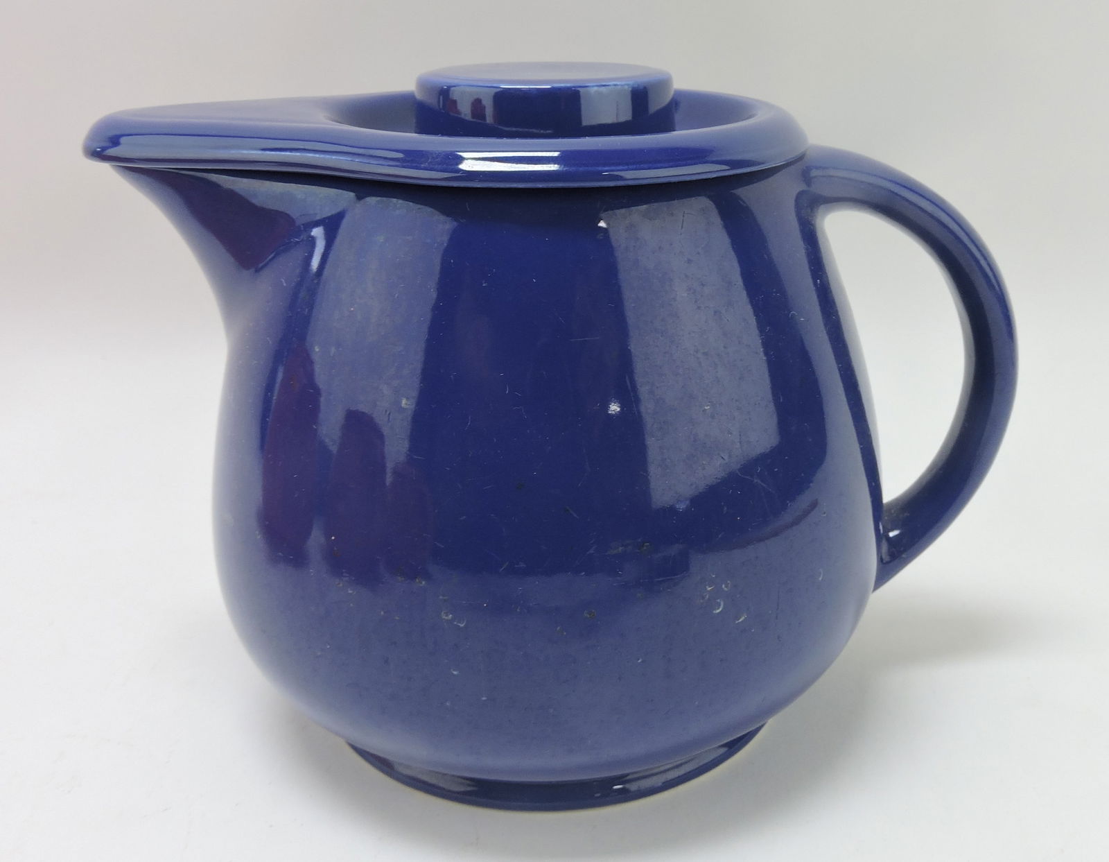 Kitchen Kraft covered jug, cobalt (1 of 1)