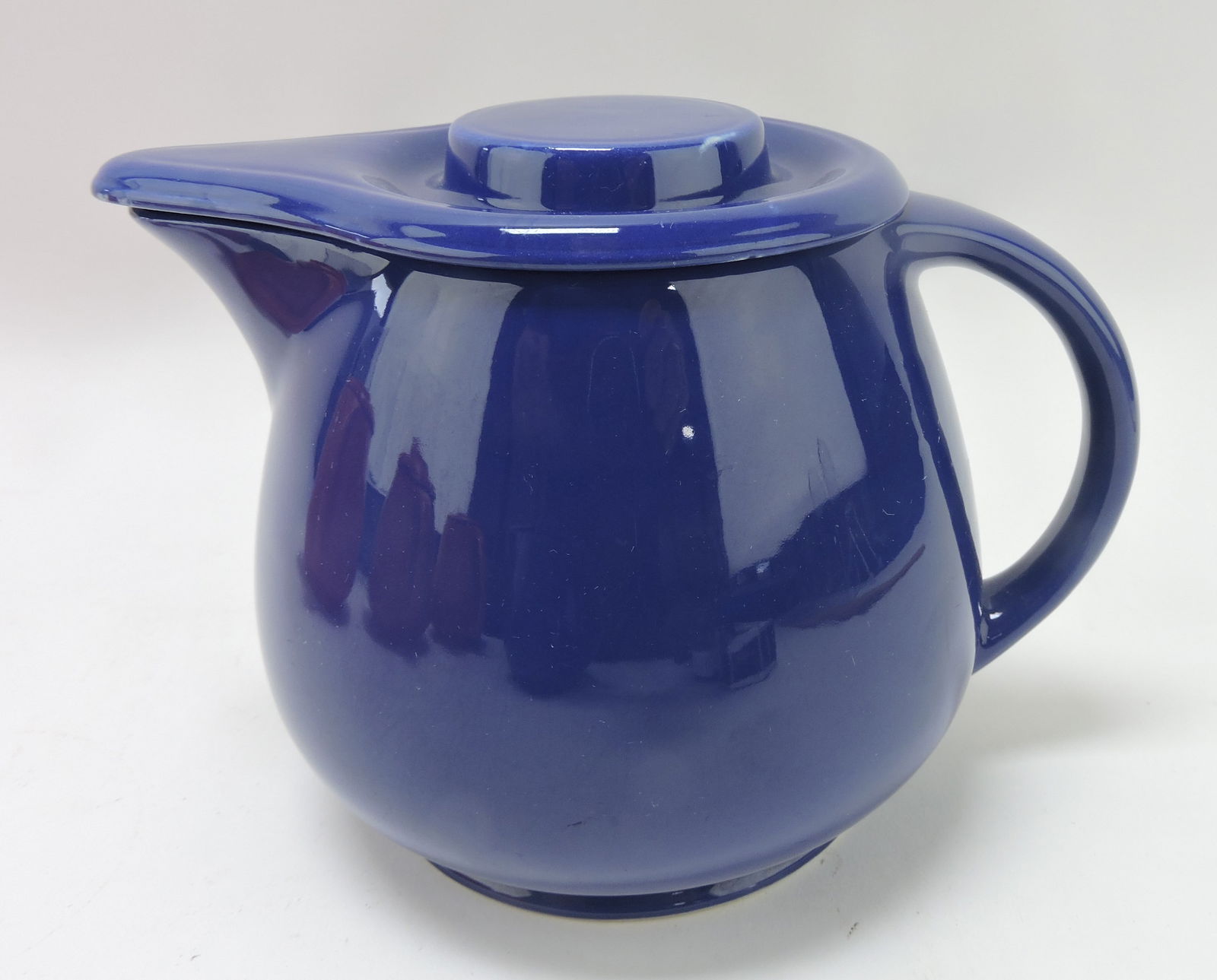 Kitchen Kraft covered jug, cobalt (1 of 1)