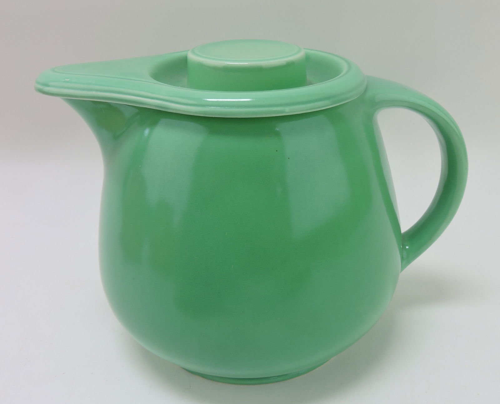Kitchen Kraft covered jug, green (1 of 1)