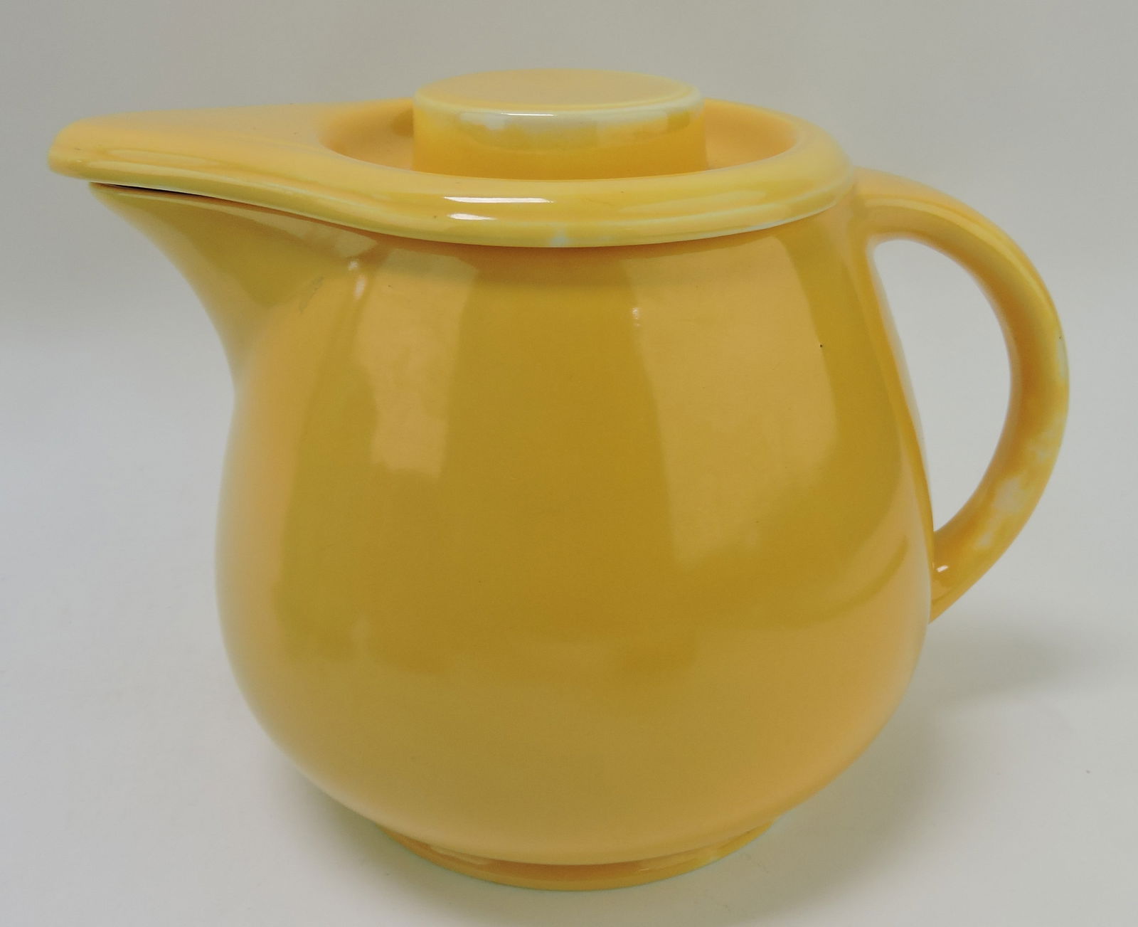Kitchen Kraft covered jug, yellow (1 of 1)