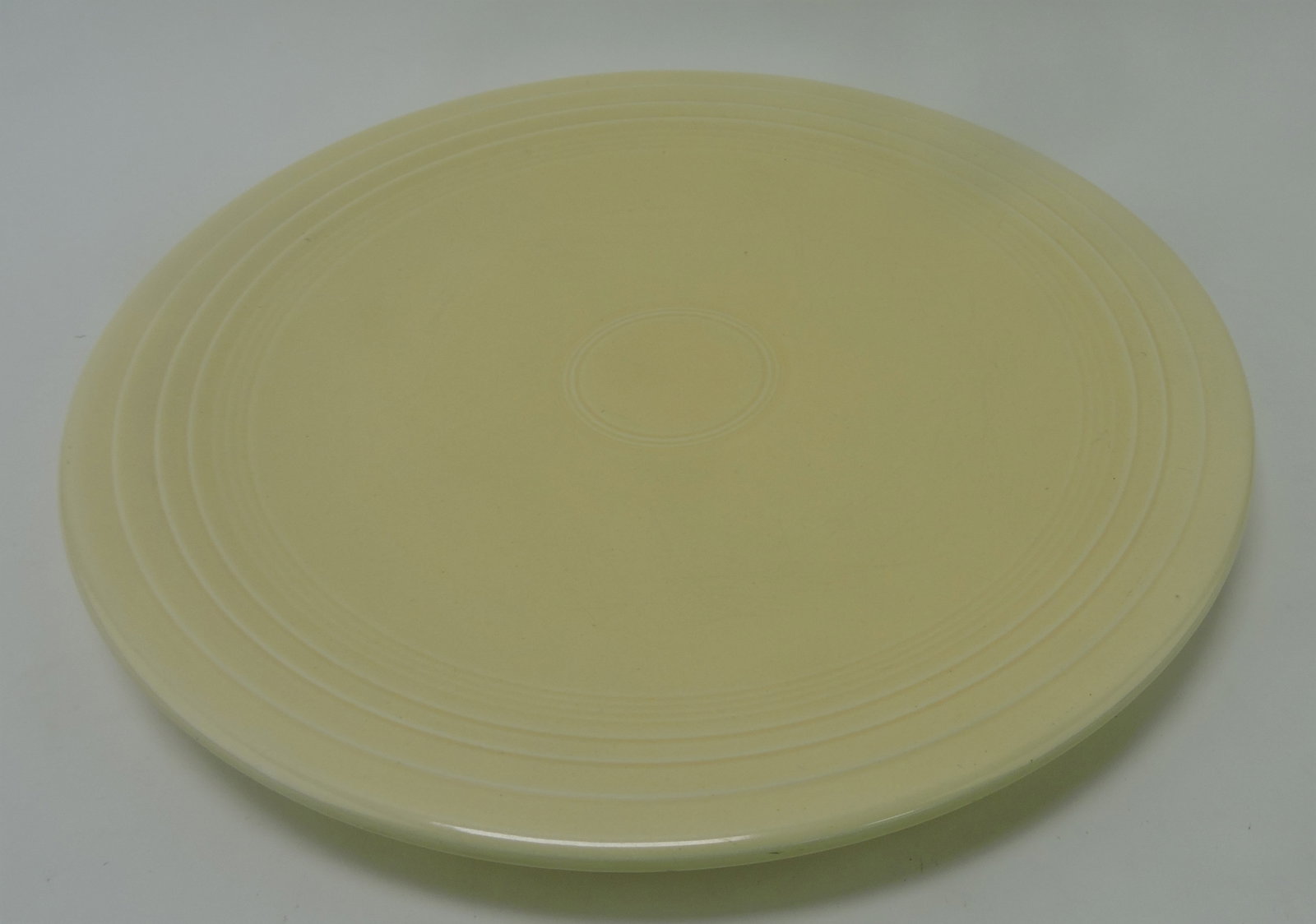 Fiesta 15" chop plate, ivory: .