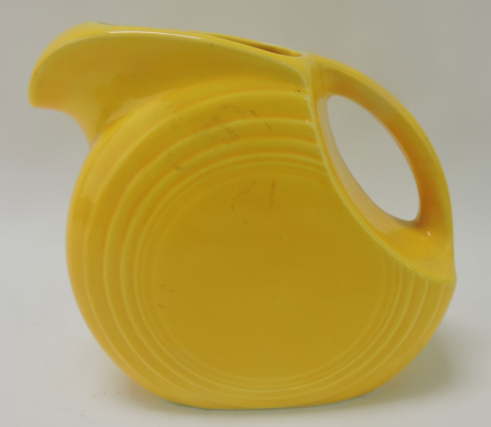 Fiesta disc juice pitcher, Harlequin yellow (1 of 1)