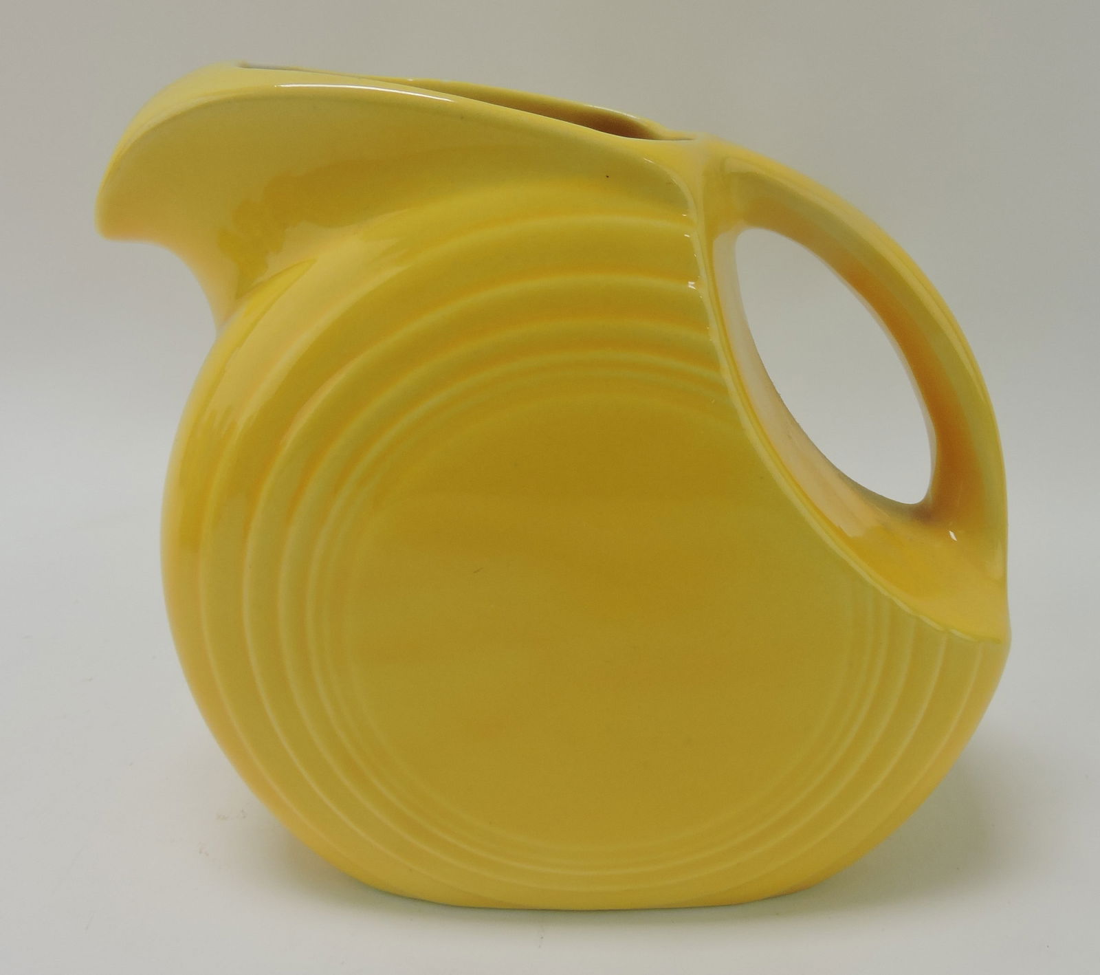 Fiesta disc juice pitcher, Harlequin yellow (1 of 1)