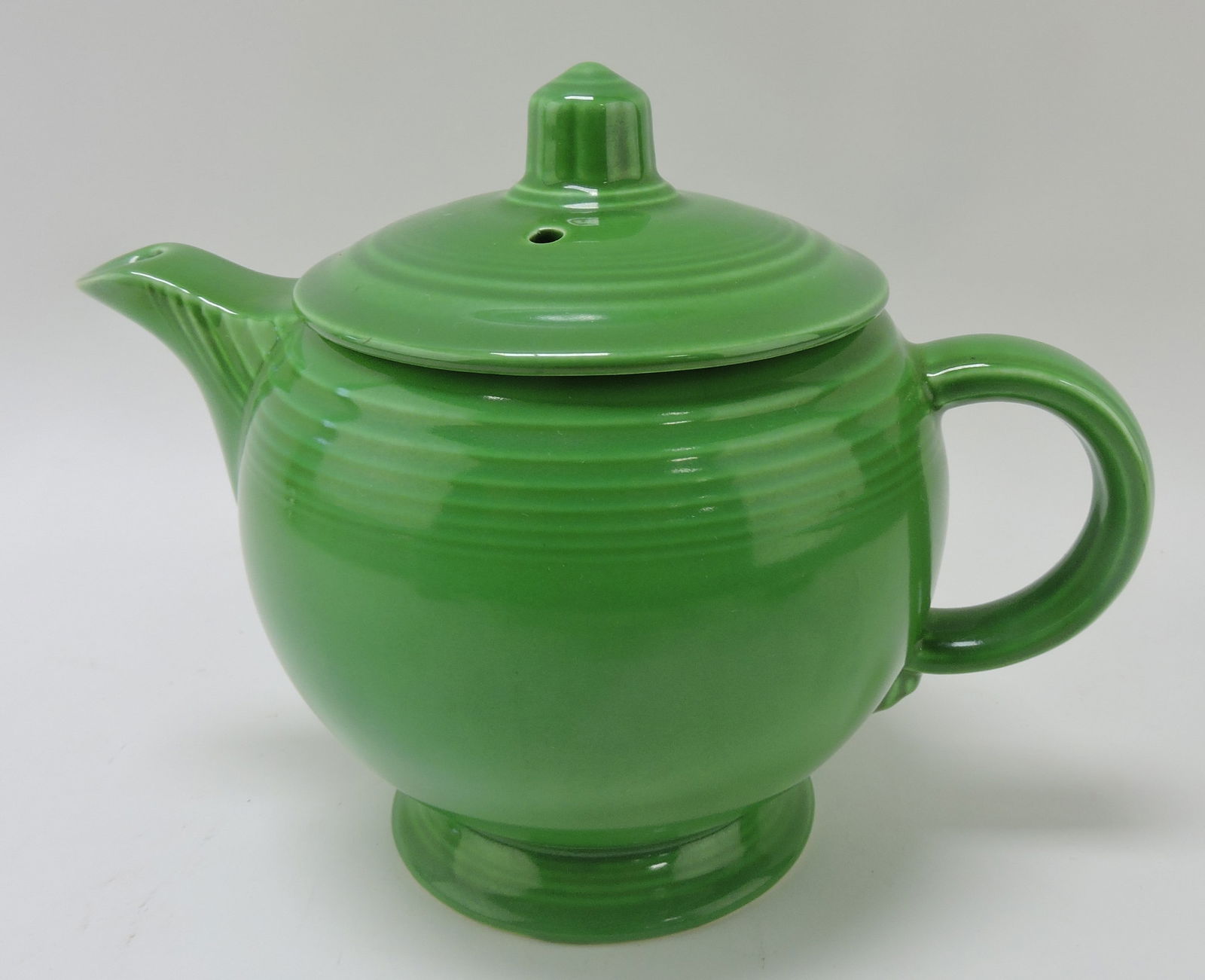Fiesta medium teapot, medium green (1 of 1)