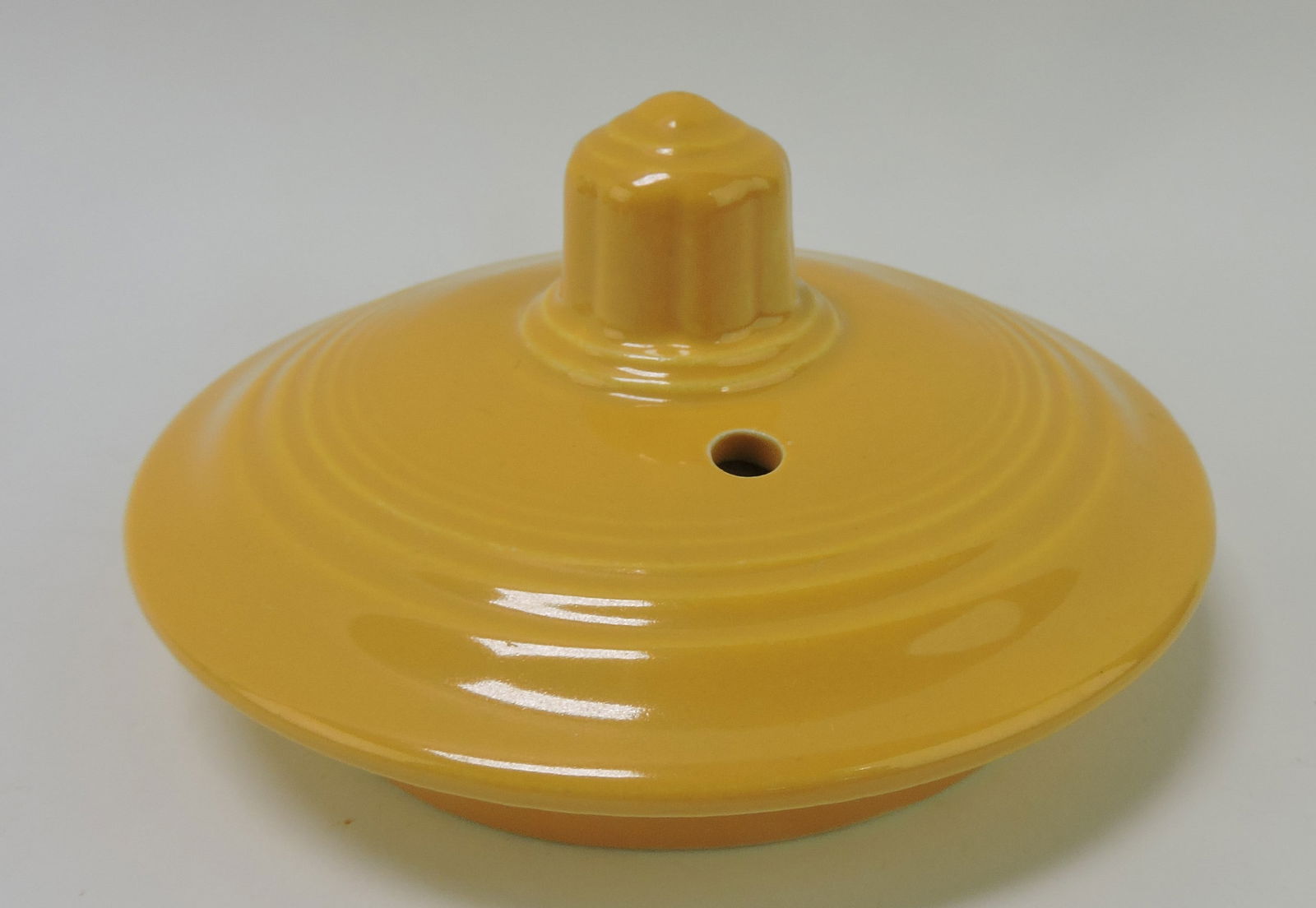 Fiesta medium teapot lid, yellow (1 of 1)