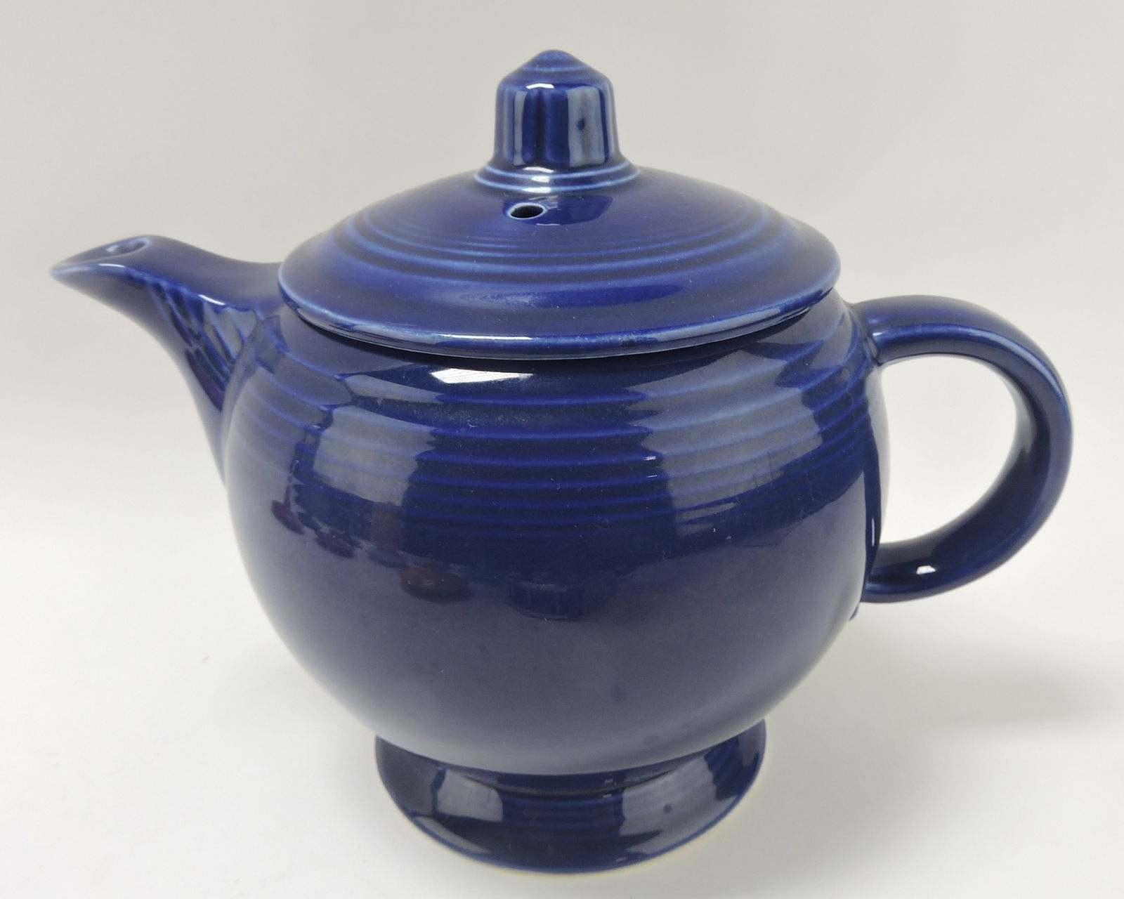 Fiesta medium teapot, cobalt (1 of 1)