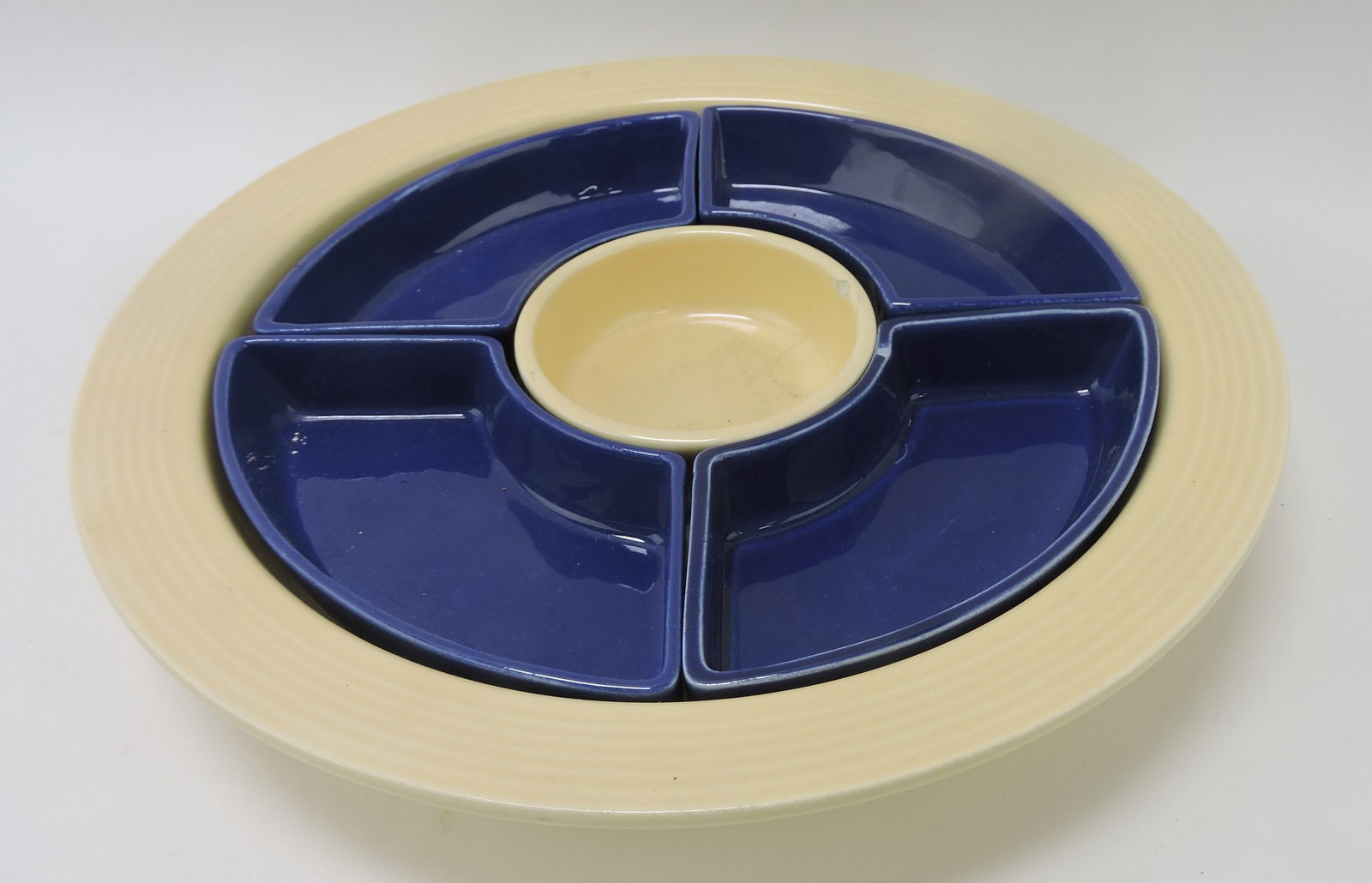 Fiesta relish tray, nick to center insert (1 of 1)