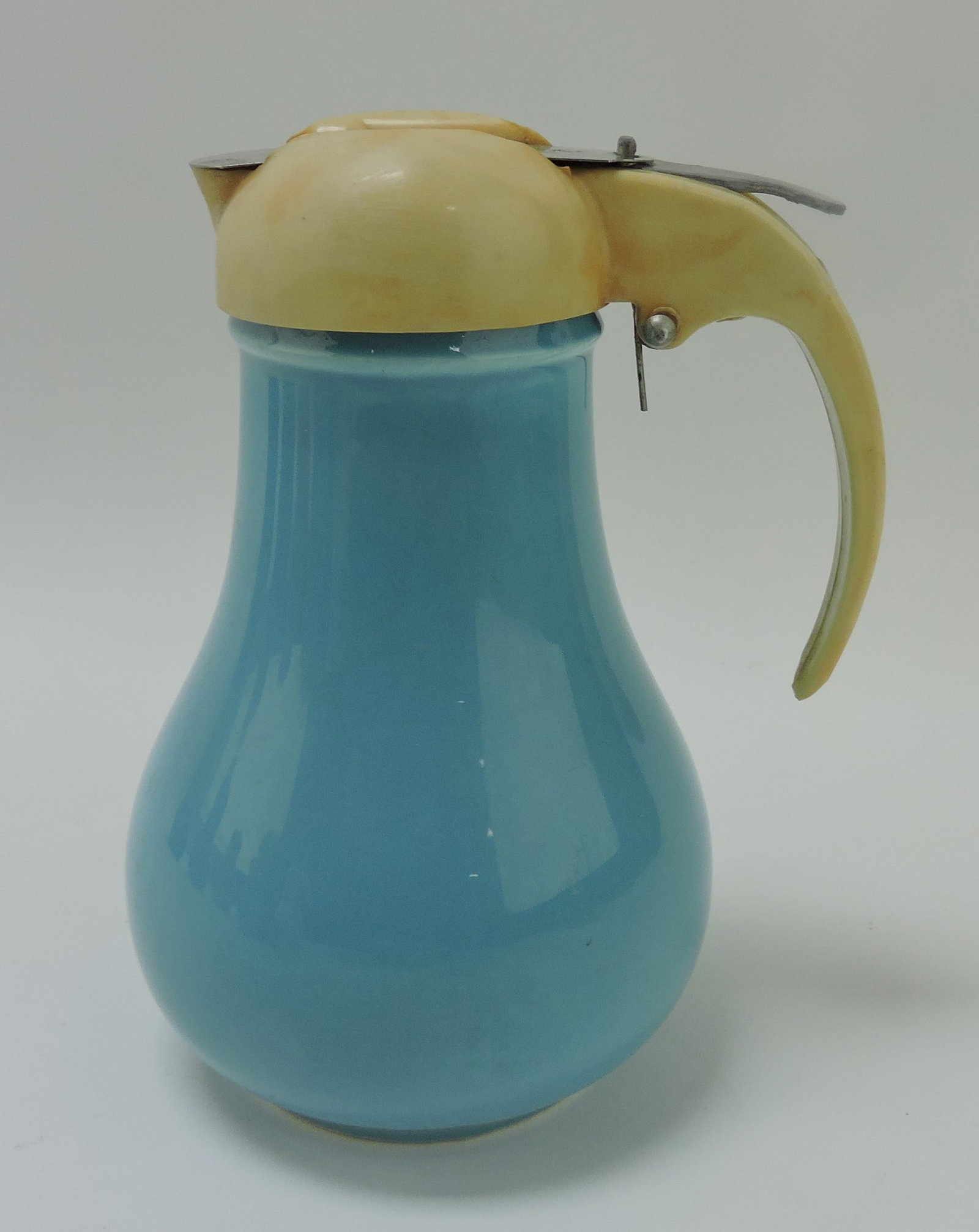 Fiesta syrup pitcher, turquoise, lid doesn't (1 of 1)