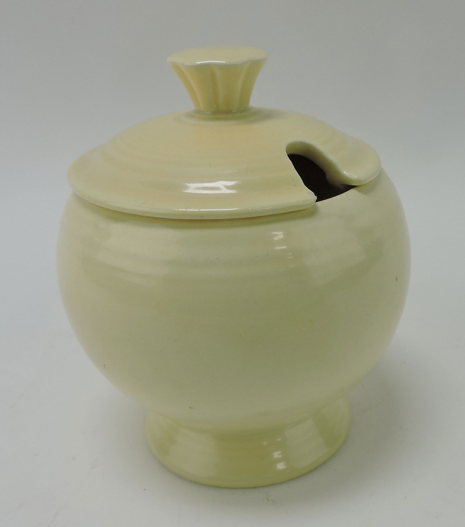 Fiesta marmalade, ivory, rim chip to lid (1 of 1)