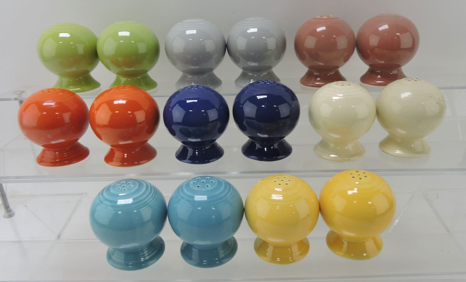 Fiesta shaker, pair, 8 different colors: .