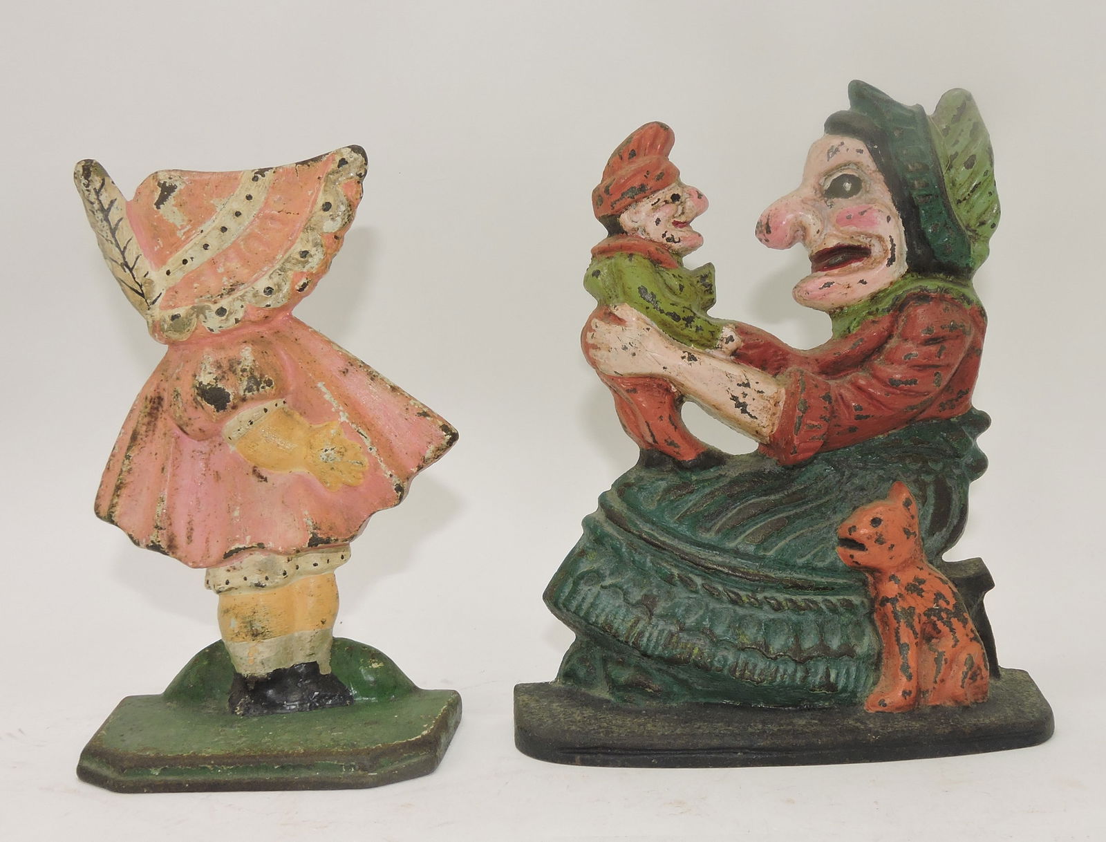 Cast iron lot of 2 door stops: girl in (1 of 2)