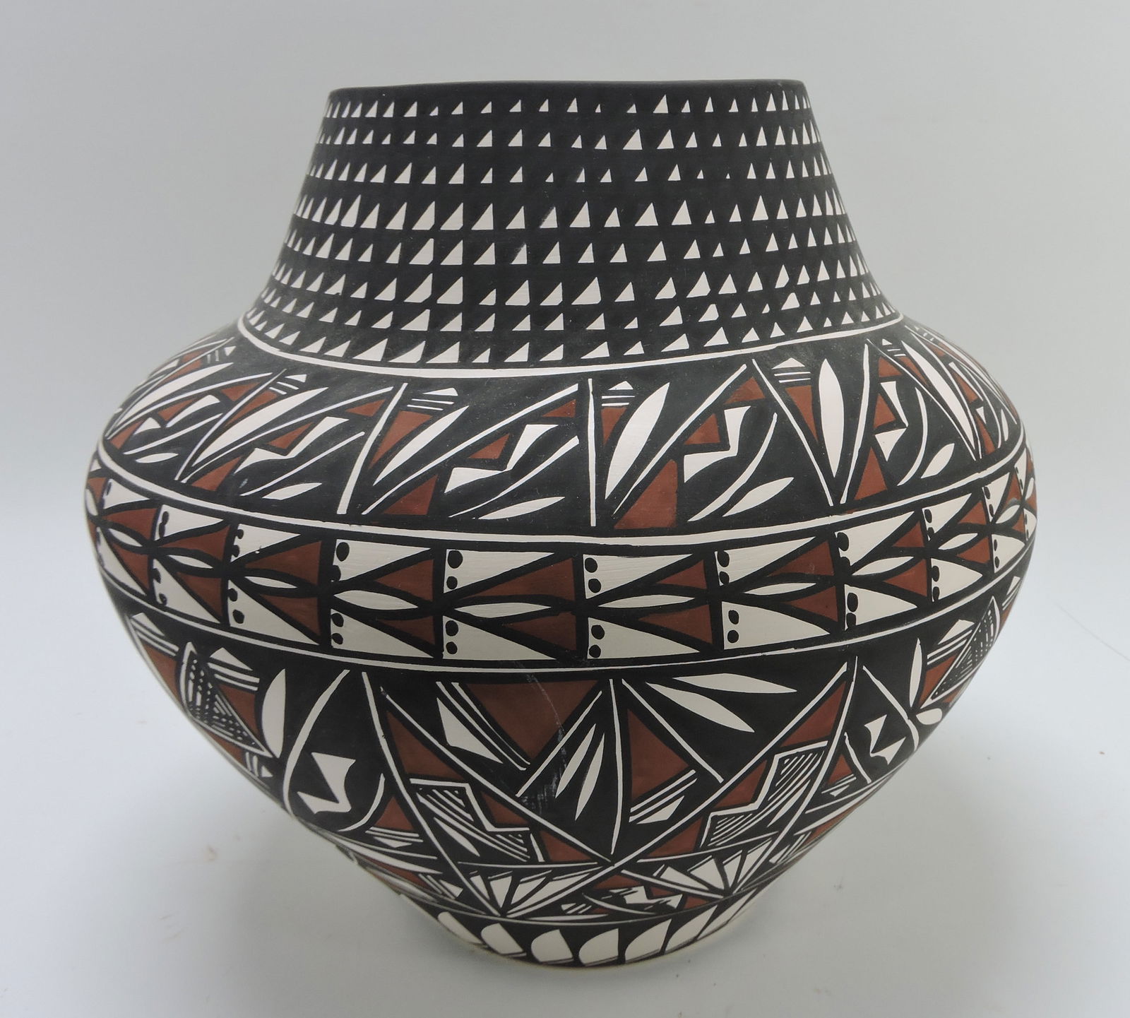 Pueblo of Acoma Southwest pottery (1 of 1)
