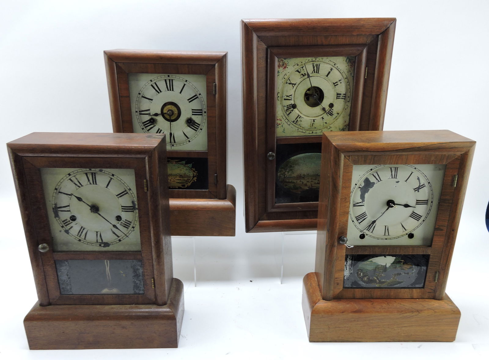 Lot of 4 shelf clocks, various condition (1 of 1)