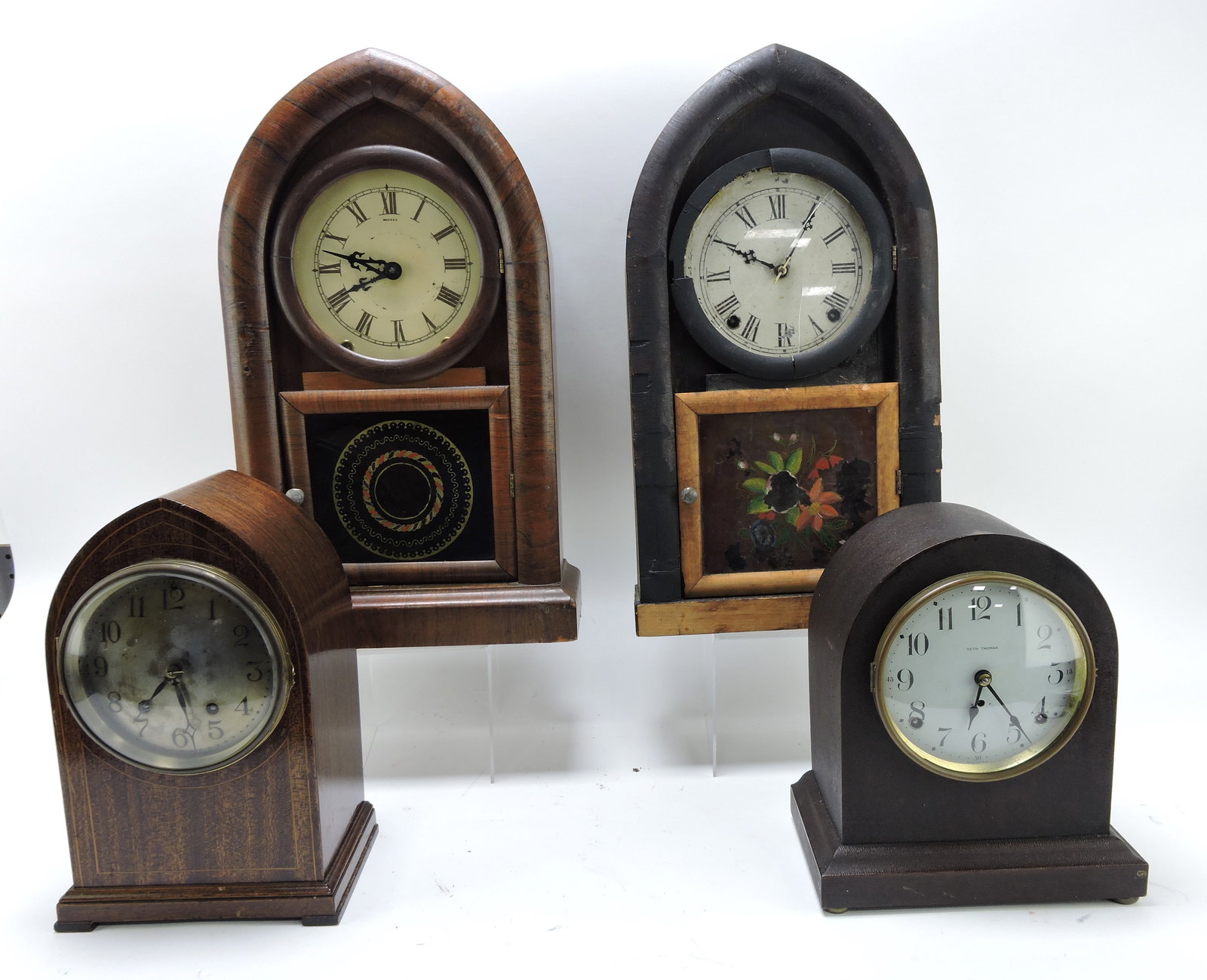 Lot of 4 shelf clocks, various condition (1 of 1)