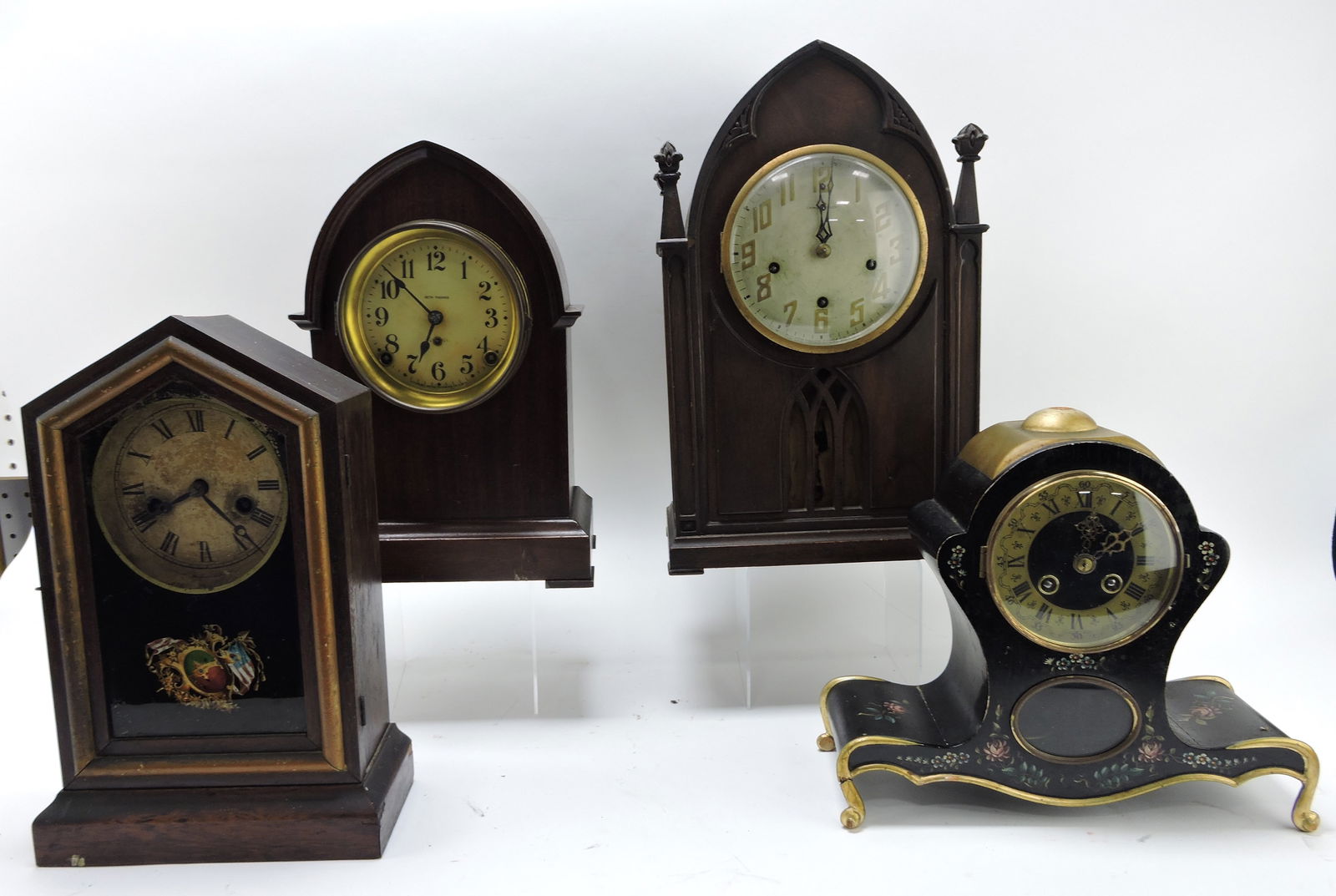 Lot of 4 shelf clocks, various condition (1 of 1)