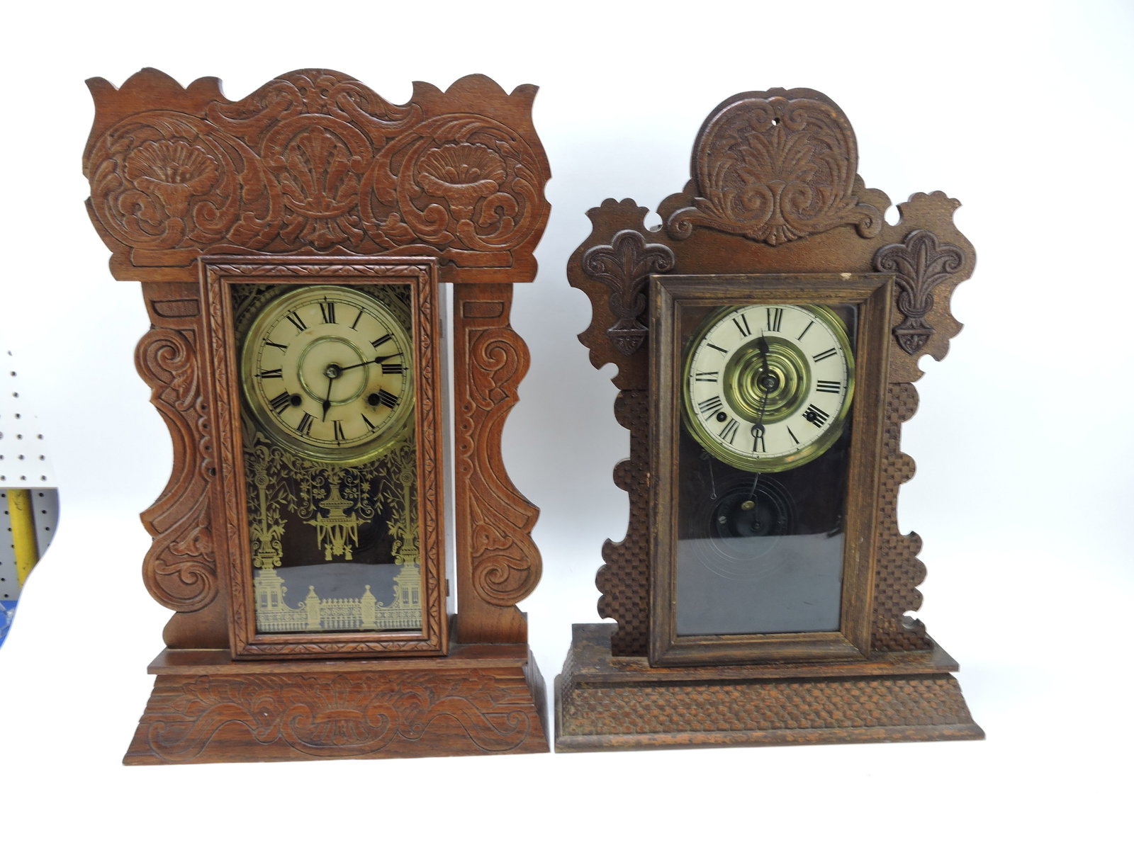 Lot of 2 kitchen shelf clocks, various (1 of 1)